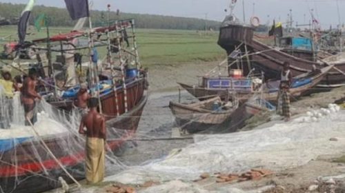 মনপুরার মেঘনায় নিষেধাজ্ঞা শেষ পর্যায়ে প্রণোদনার চাল পাননি !কষ্টে জীবন যাপন জেলেদের