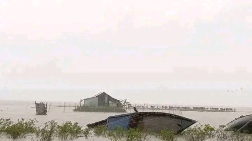 মনপুরায় ঘূর্ণিঝড় শক্তির প্রভাবে নিম্ন অঞ্চল প্লাবিত -পানিবন্দি ও সর্বশান্ত হাজারো পরিবার